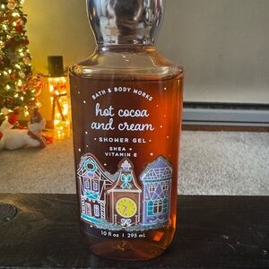 Bath & Body Works Hot Cocoa and Cream Shower Gel - Warm Brown